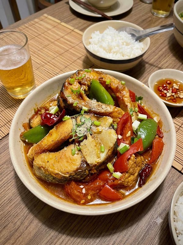 Weekend meals become more flavorful thanks to beer-soaked carp. Photo: AI