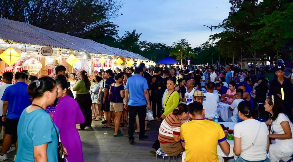 Chương trình Huế - Kinh đô Ẩm thực 2026 với chủ đề “Ngày Bún bò Huế” đang diễn ra tại Công viên Thương Bạc (phường Phú Xuân, TP Huế).