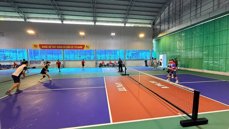 Union members excitedly compete at the Pickleball tournament. Photo: Cam Duong Ward Trade Union