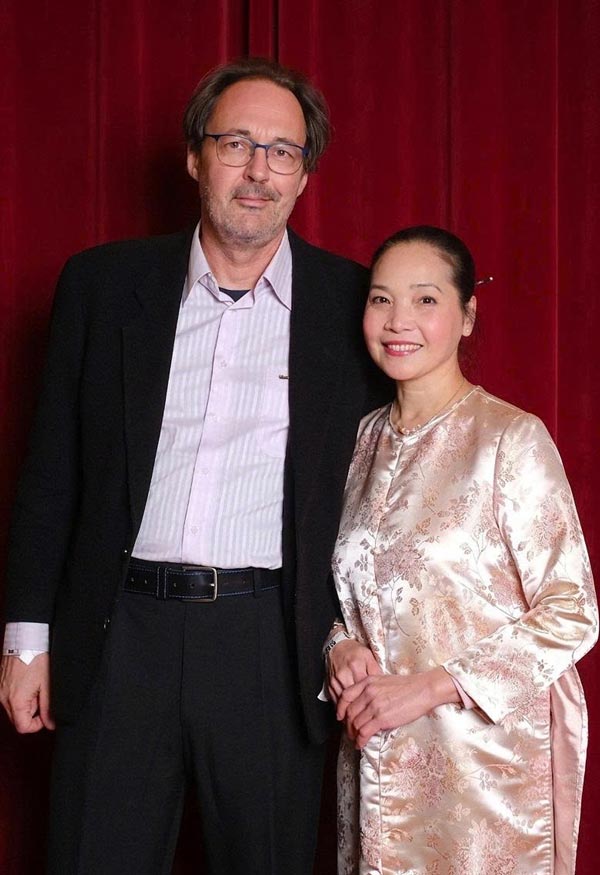 Le Vi and her husband. Photo: Character provided