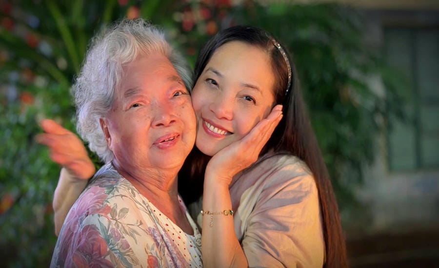 Lê Vi và mẹ. Ảnh: Nhân vật cung cấp