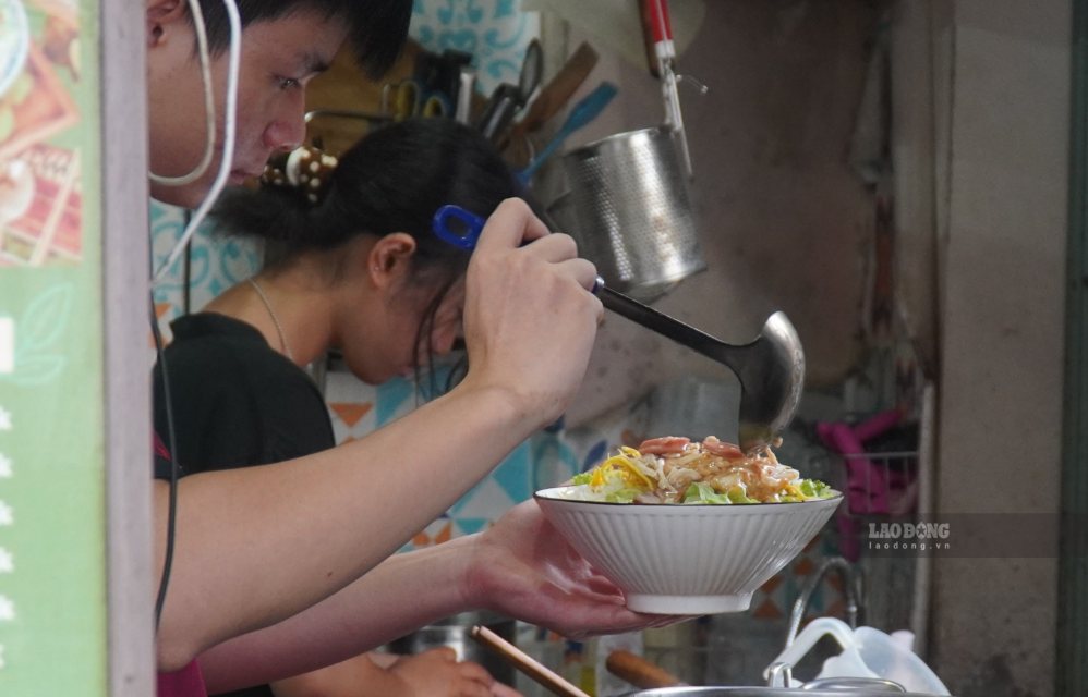 Phở chua vẫn là món ăn được nhiều thực khách lựa chọn nhờ hương vị riêng khó trộn lẫn. Ảnh: Minh Vũ