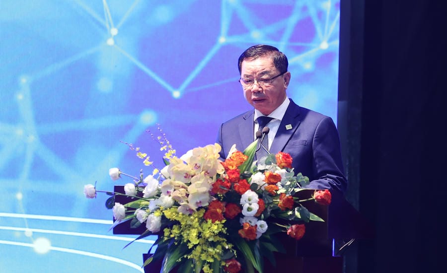 Anh hùng Lao động Trần Mạnh Báo, Chủ tịch ThaiBinh Seed nêu ý kiến tại Hội nghị công nghệ chiến lược - sự kiện được xem là bước cụ thể hóa quan trọng Nghị quyết 57-NQ/TW của Bộ Chính trị, tổ chức ngày 18.5.2026. Ảnh: VGP