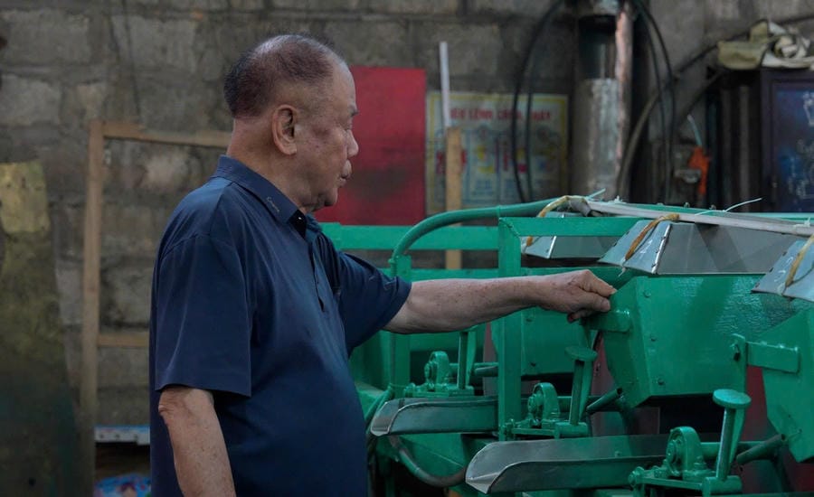 Labor Hero Vu Huu Le (Chairman of Hong Ha Mechanical and Construction Co., Ltd., Lao Cai province). Photo: Minh Long
