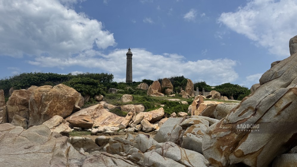 Ke Ga lighthouse stands majestically in the sea and sky. Photo: Duy Tuan
