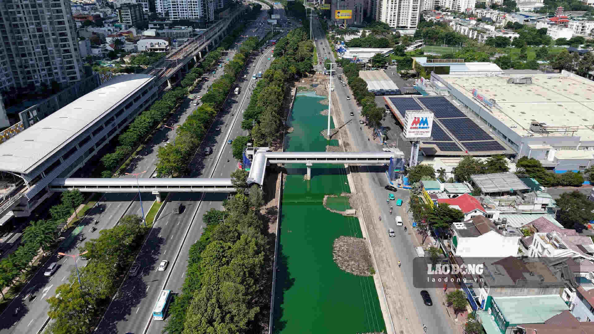 The appearance of the canal that was once flooded with garbage for many years in Ho Chi Minh City is gradually transforming. Photo: Thai Bao