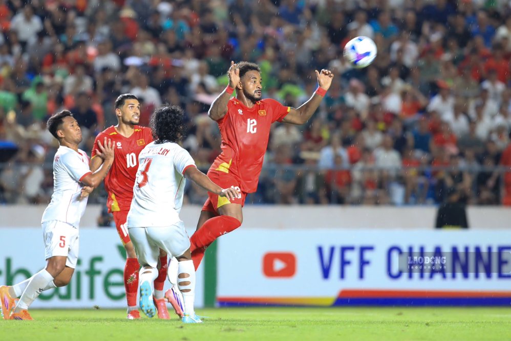 Xuân Son et Hoàng Hên pourraient être titulaires lors du match de l'équipe vietnamienne contre le Timor Leste lors de l'ASEAN Cup 2026. Photo: Minh Dân