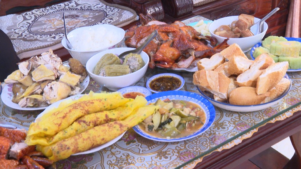 Mâm cơm do đoàn viên, thanh niên đặc khu Phú Quốc chuẩn bị. Ảnh: Nam Phương
