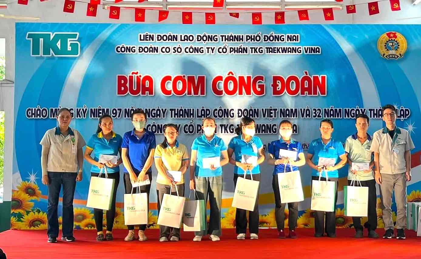 Công đoàn hỗ trợ đoàn viên, người lao động khó khăn. Ảnh: Công đoàn TKG Taekwang Vina