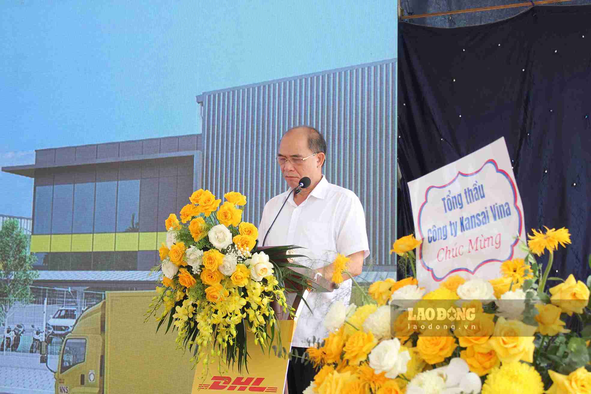 Ông Lâm Đức Thuấn - Phó Trưởng Ban Quản lý các khu công nghiệp tỉnh Hưng Yên - phát biểu tại lễ khởi công dự án. Ảnh: Mai Hương