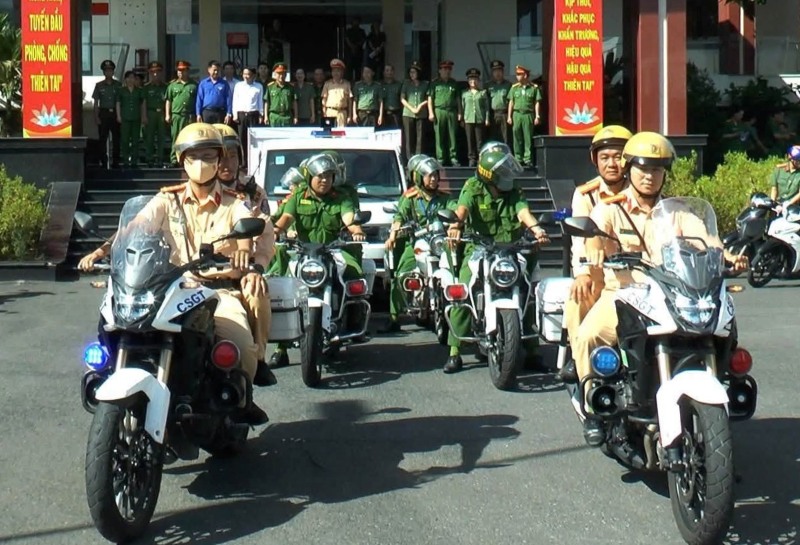 Da Nang launches "Digital Summer", supporting people to complete online procedures. Photo: Da Nang Police