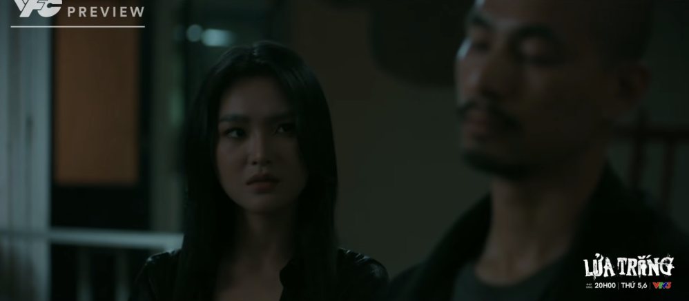 Sương tiếp tục chia sẽ Trường và Lan trong “Lửa trắng” tập 12. Ảnh: VFC.
