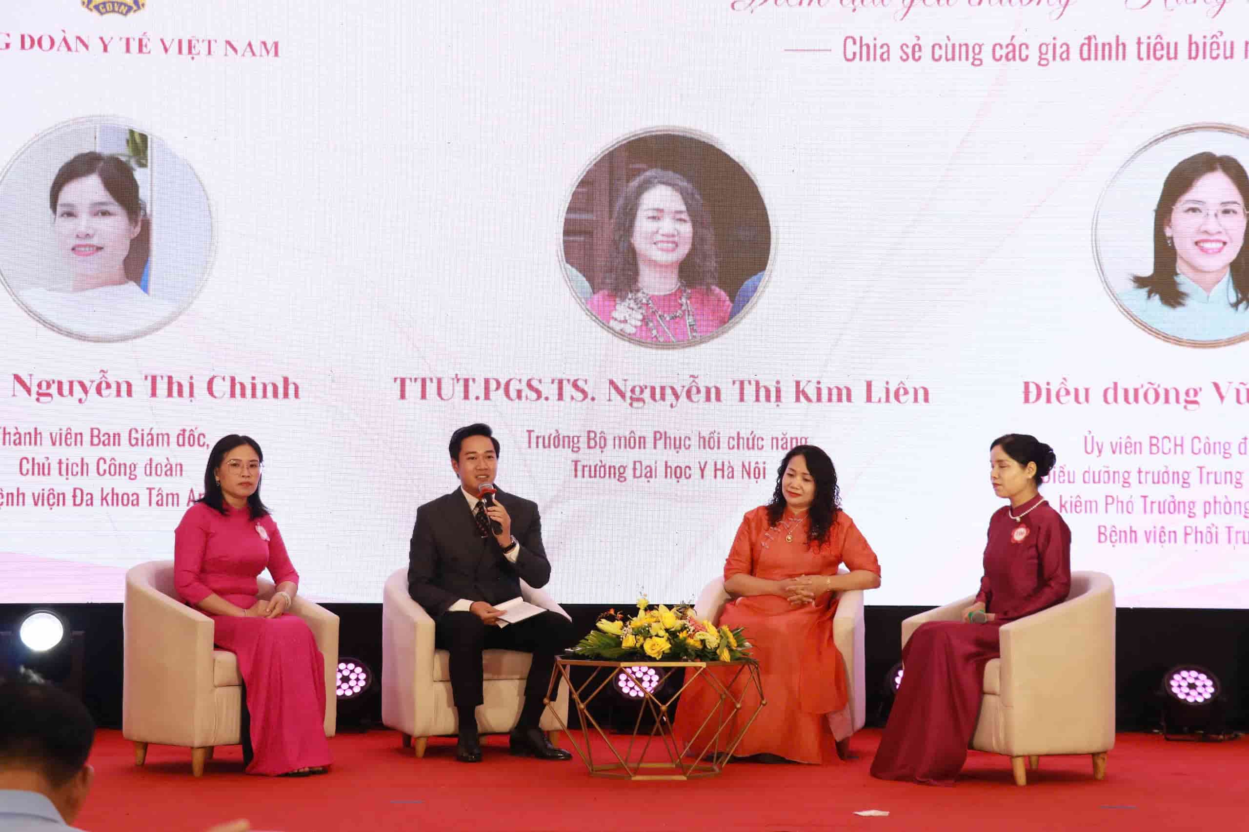Chương trình giao lưu tại Hội nghị biểu dương gia đình tiêu biểu và con công nhân, viên chức, lao động ngành Y tế. Ảnh: Công đoàn Y tế Việt Nam.