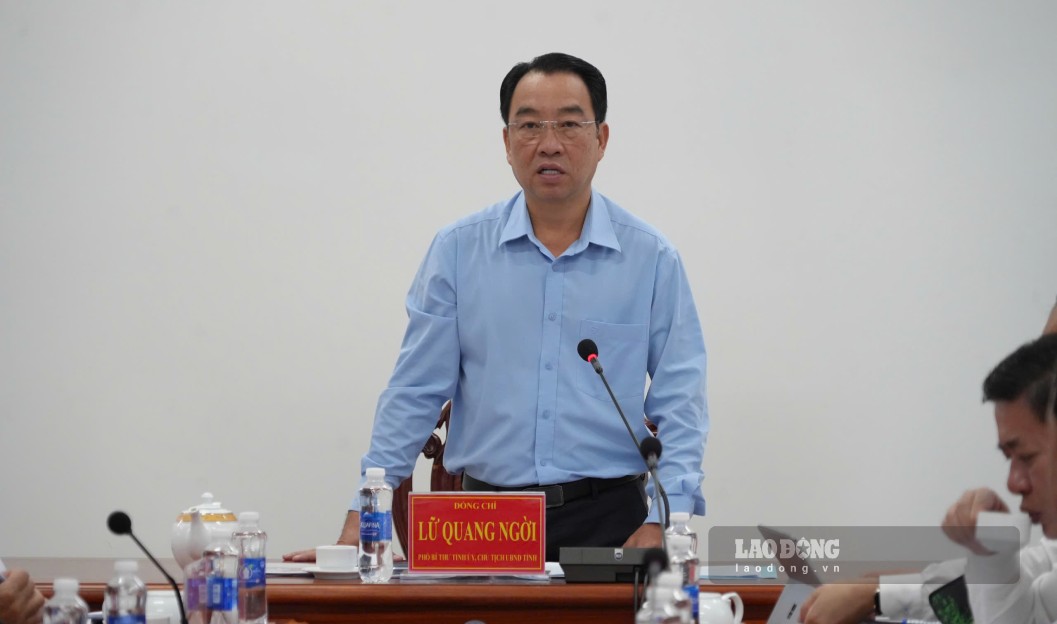 Chủ tịch Cà Mau Lữ Quang Ngời tiếp ông Hồ An Tập chủ nhân Biệt thự đẹp nhất Cà Mau. Ảnh: Nhật Hồ.