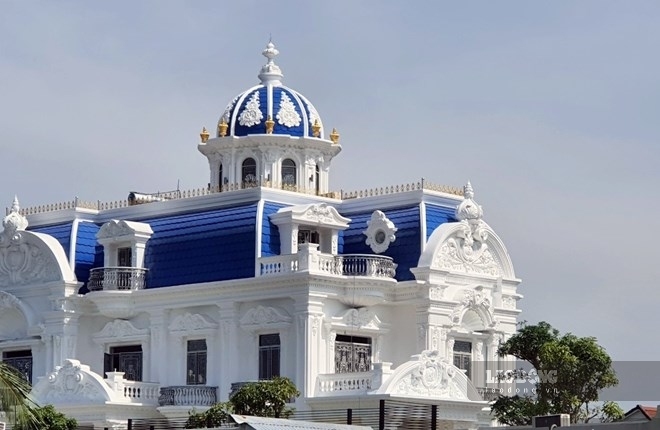 La villa de M. Hồ An Tập construite sur des terres aquacoles en 2022. Photo: Nhật Hồ