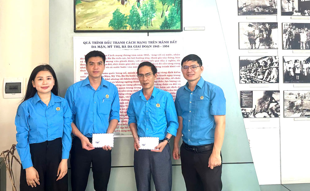 Ngu Hanh Son Ward Trade Union, Da Nang organizes many gratitude activities to celebrate the 79th anniversary of War Invalids and Martyrs' Day. Photo: Ngu Hanh Son Trade Union provided
