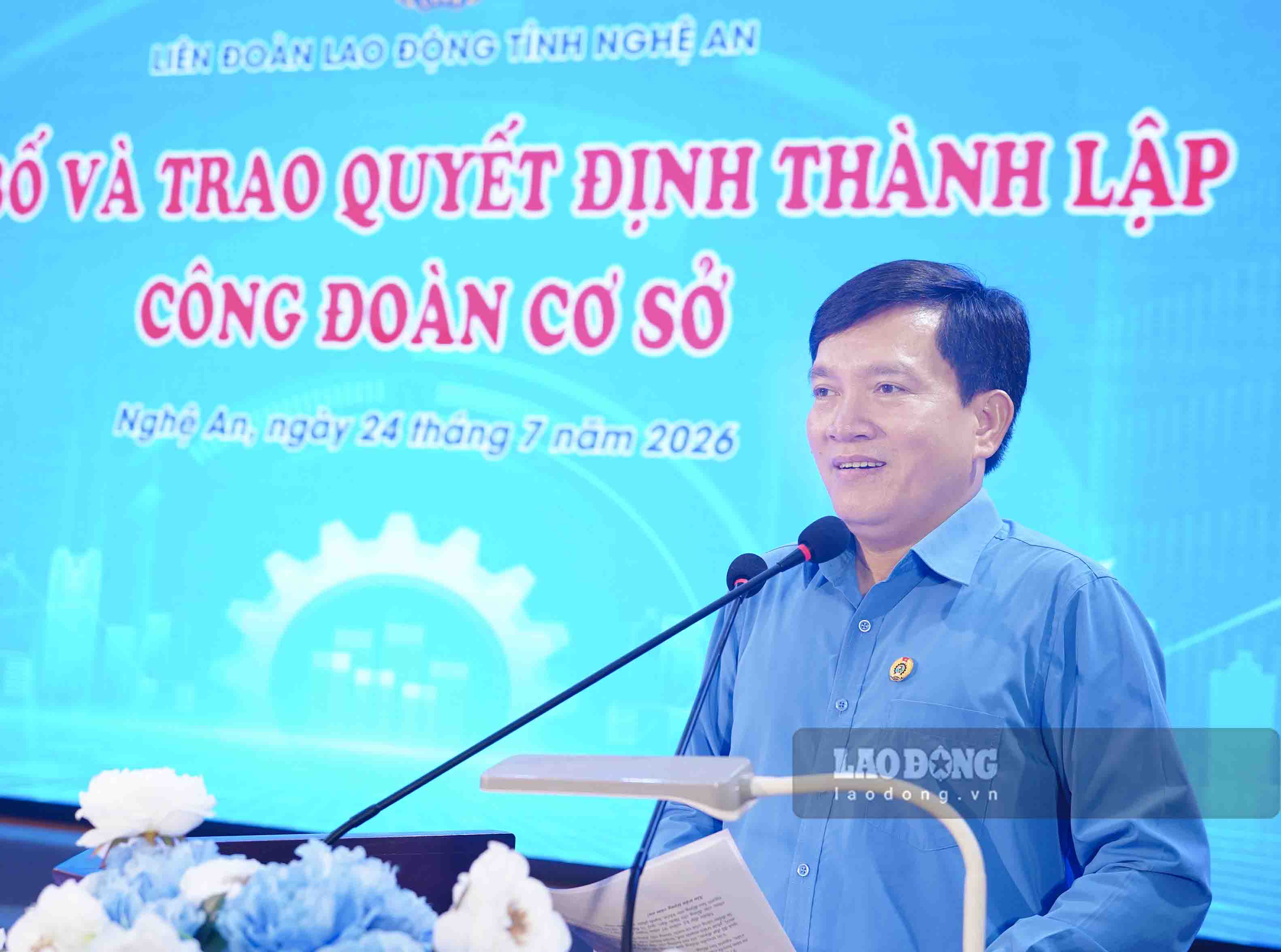 Phó Chủ tịch Tổng Liên đoàn Lao động Việt Nam Nguyễn Xuân Hùng yêu cầu các công đoàn cơ sở sớm mang lại lợi ích thiết thực cho người lao động. Ảnh: Duy Chương