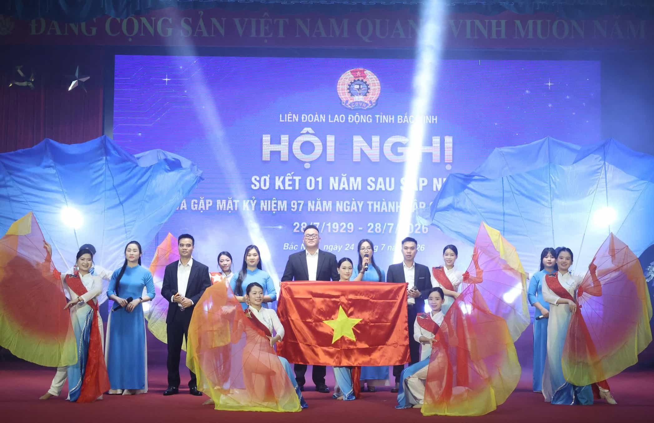 Tiết mục văn nghệ tại Chương trình. Ảnh: Quyết Chiến/Liên đoàn Lao động tỉnh Bắc Ninh.