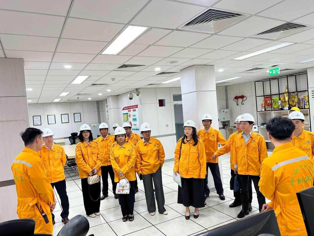 Cục trưởng Nguyễn Thị Lâm Giang ghi nhận và đánh giá cao sự chủ động của PV GAS trong việc cụ thể hóa tinh thần Nghị quyết số 57-NQ/TW. Ảnh: BCT