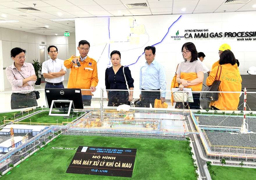 Director Nguyen Thi Lam Giang acknowledged and highly appreciated PV GAS's proactiveness in concretizing the spirit of Resolution No. 57-NQ/TW. Photo: BCT