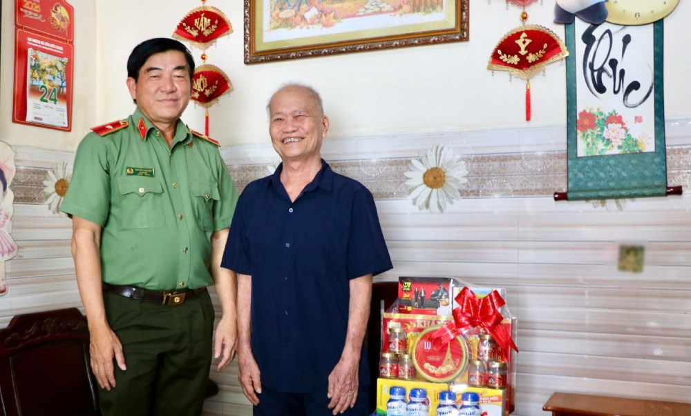 Công tác “Đền ơn đáp nghĩa”, chăm lo đời sống vật chất và tinh thần cho người có công với cách mạng luôn được tỉnh quan tâm thực hiện bằng nhiều hoạt động thiết thực. Ảnh: Tiến Dũng/ Công an An Giang