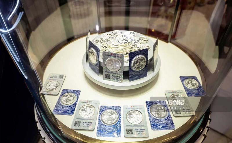 Gold prices are under downward pressure. Photo: Phan Anh
