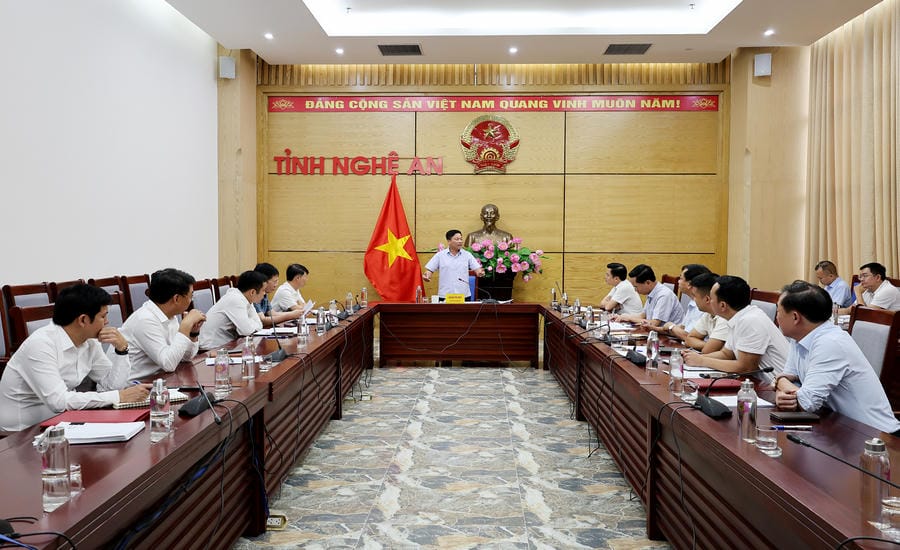 Nghe An Provincial People's Committee chairs a meeting to remove difficulties for the North-South high-speed railway project. Photo: Nghe An Provincial People's Committee