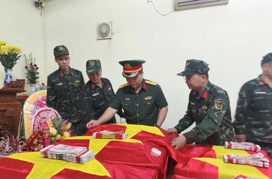 “Mệnh lệnh từ trái tim” đưa các liệt sĩ trở về với đất mẹ. Ảnh: Quân khu 2