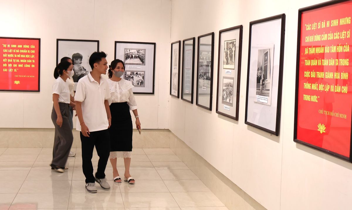 The exhibition takes place from now until July 30 at the City Culture, Cinema and Exhibition Center. Photo: Hai Phong e-Portal