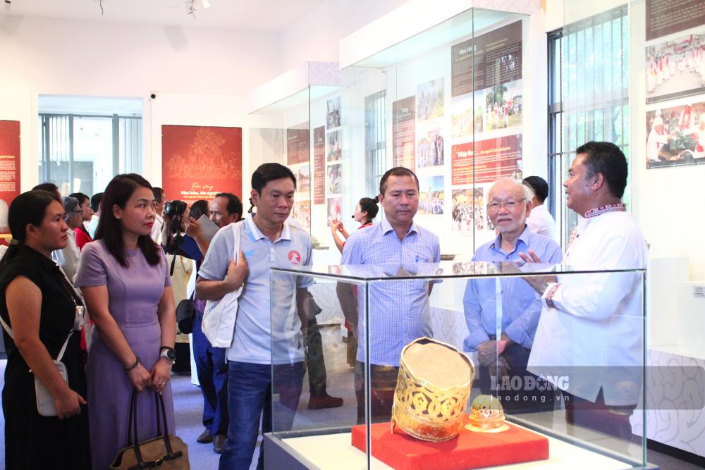 Không gian trưng bày chuyên đề về văn hóa Chăm tại Bảo tàng Điêu khắc Chăm Đà Nẵng. Ảnh: Thanh Huyền