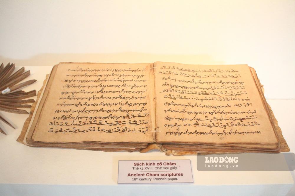 Không gian triển lãm tái hiện đời sống văn hóa truyền thống của cộng đồng người Chăm. Ảnh: Thanh Huyền