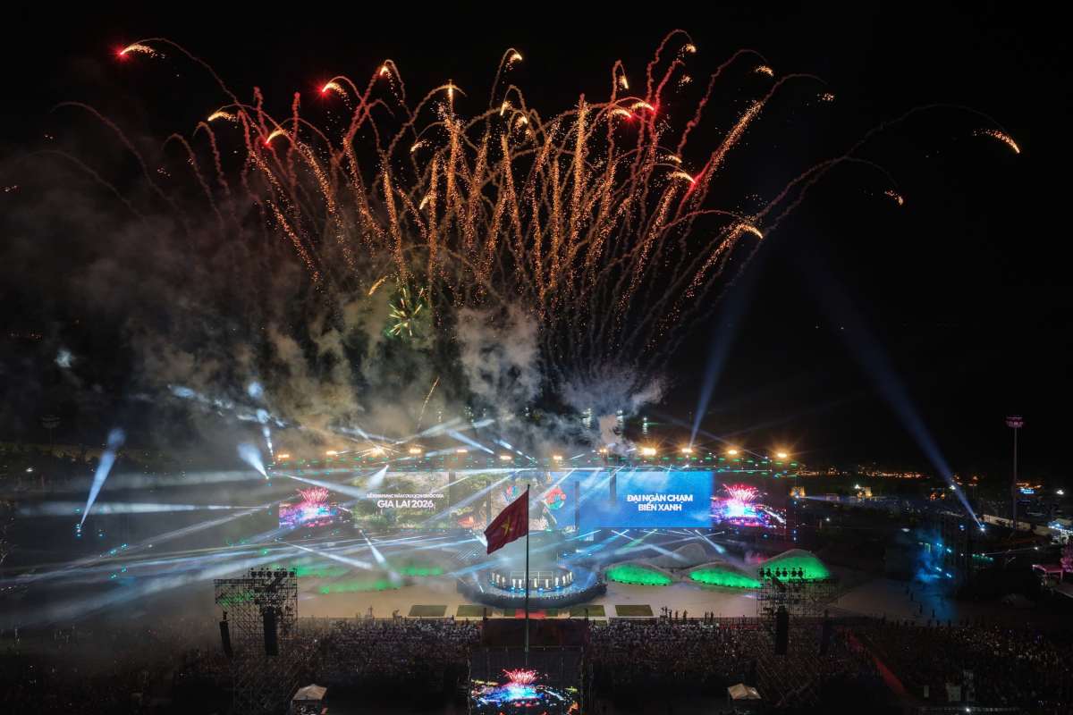 Mega Concert tại Gia Lai thu hút hàng chục nghìn người dân và du khách tham dự. Ảnh: DatVietVAC