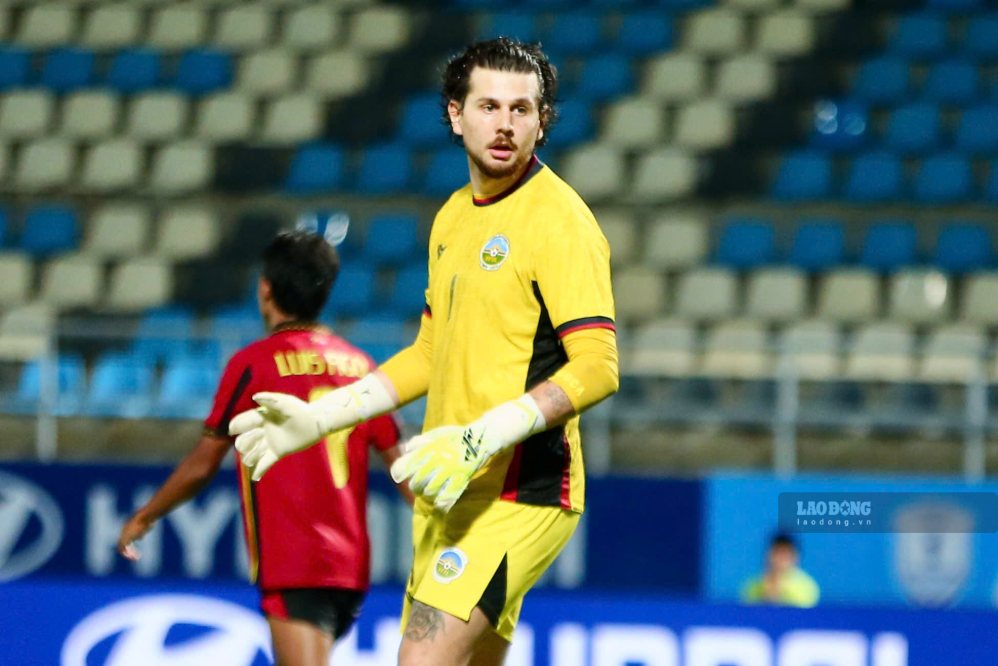 The Timor Leste goalkeeper lost twice to the Vietnam team and the Vietnam futsal team. Photo: Thanh Vu