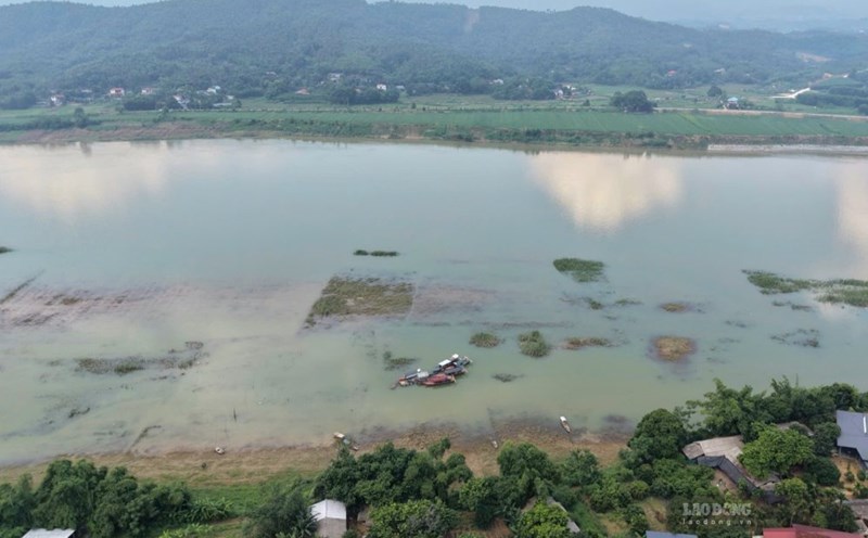 On the Red River basin rivers, the water level of the Lo River in Tuyen Quang and Phu Tho is rising rapidly. Photo: To Cong