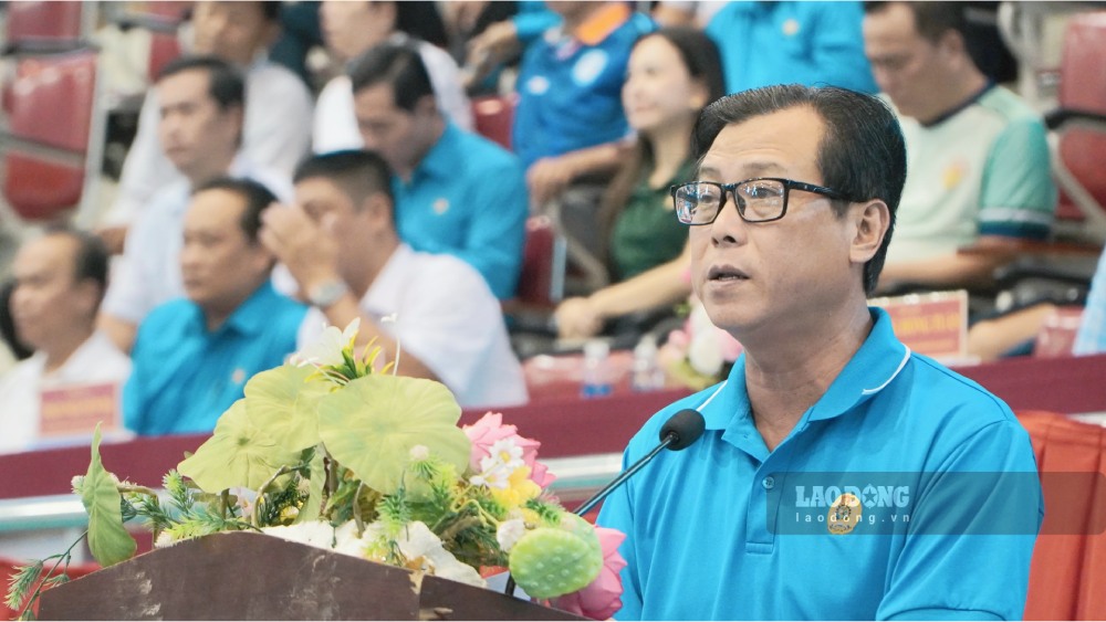 Phó Chủ tịch LĐLĐ tỉnh An Giang Nguyễn Nhật Tiến phát biểu khai mạc. Ảnh: Nguyên Anh