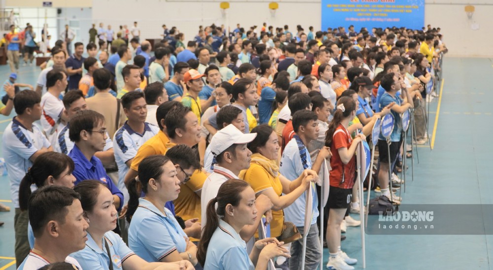 The Sports Festival for Workers, Civil Servants and Laborers of An Giang province gathers more than 1,000 athletes from 61 delegations throughout the province. Photo: Nguyen Anh