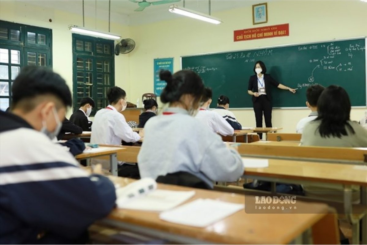 Nhiều phụ huynh kỳ vọng quy định mới sẽ góp phần hạn chế lạm thu trong trường học. Ảnh: Hải Nguyễn
