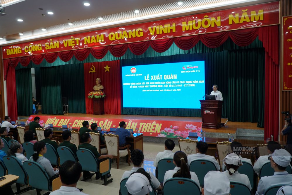 Mr. Nguyen Phuoc Loc - Member of the Party Central Committee, Deputy Secretary of the City Party Committee, Chairman of the Vietnam Fatherland Front Committee of Ho Chi Minh City spoke at the ceremony. Photo: Ngoc Anh