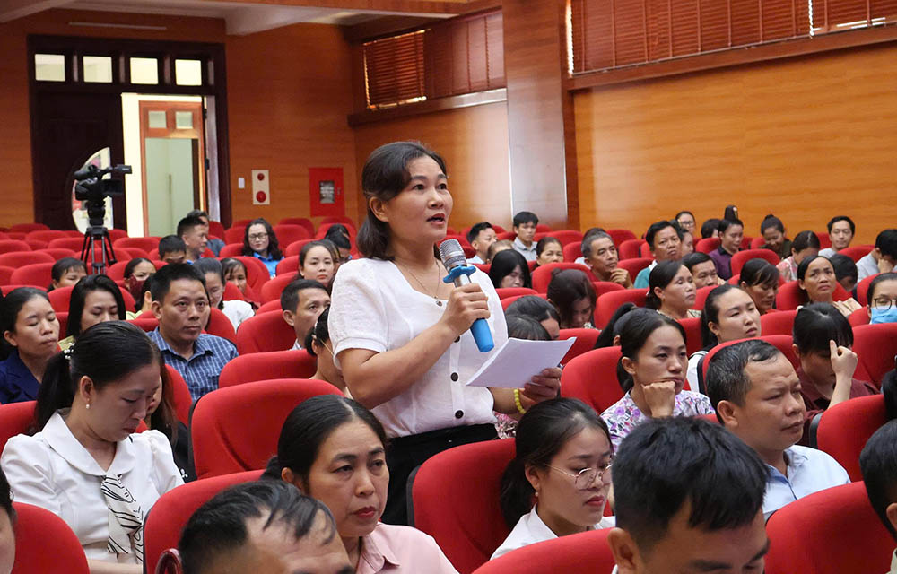 Union members and workers directly exchange and propose at the forum. Photo: Dien Bien Provincial Labor Federation