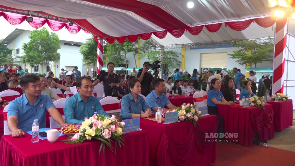Các đại biểu tham dự chương trình. Ảnh: Quách Du