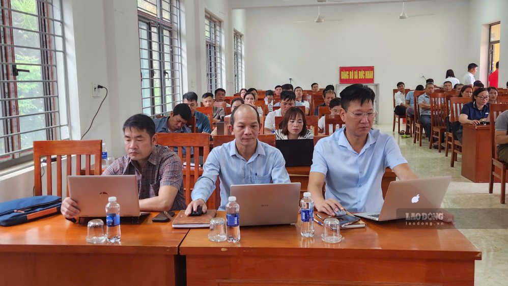 Cán bộ, công chức, viên chức và người lao động tại xã Đức Nhàn tham gia lớp tập huấn. Ảnh: Minh Nguyễn
