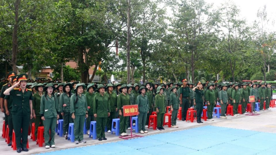 From the 2027 - 2028 school year, students will be exempt from tuition fees for national defense and security education for the first study session. Photo: Cuu Long University
