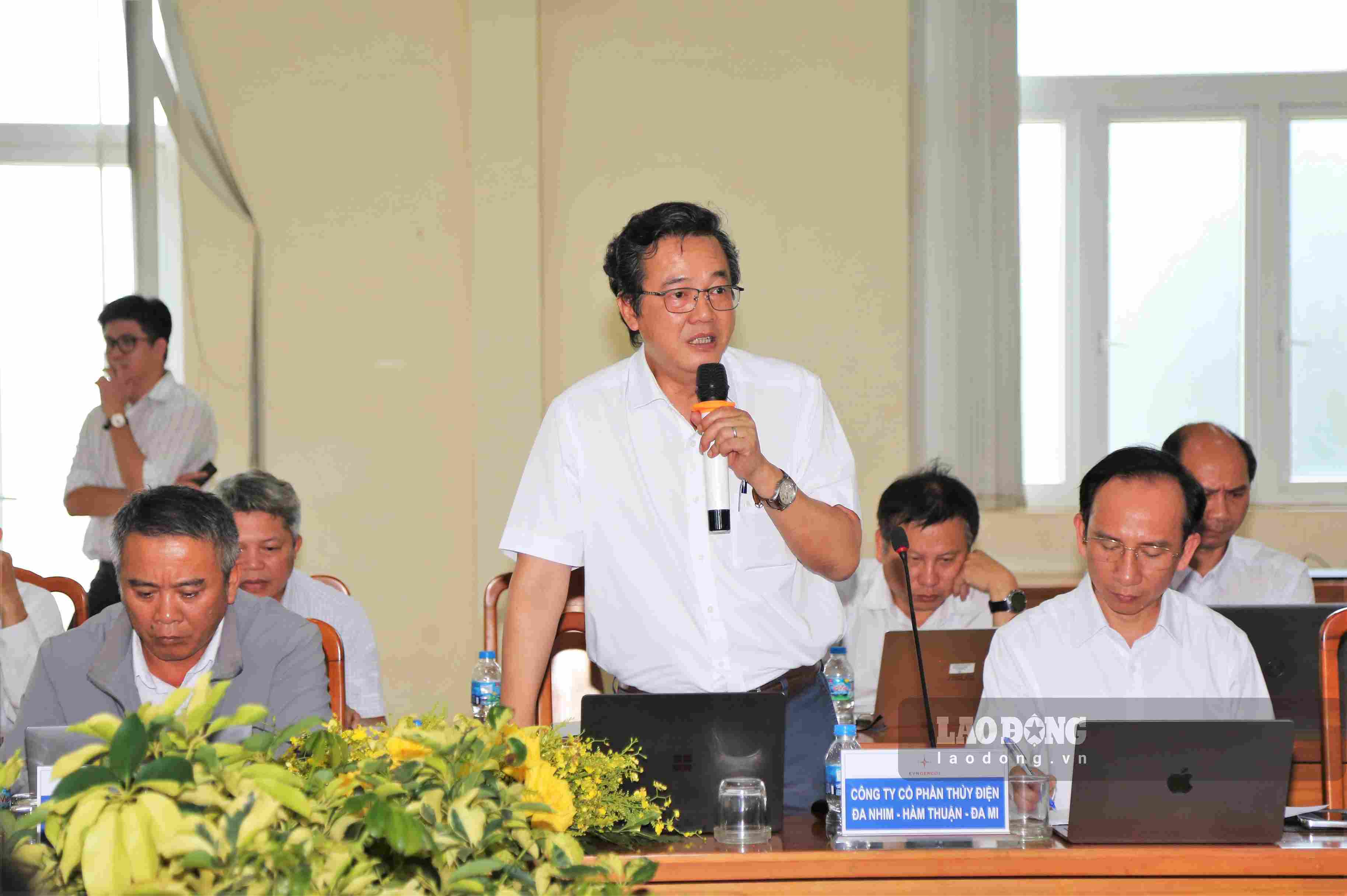 Ông Đặng Văn Cường - Tổng giám đốc Công ty ĐHĐ chủ trì Hội nghị bàn giải pháp phòng chống thiên tai. Ảnh: Ngọc Minh