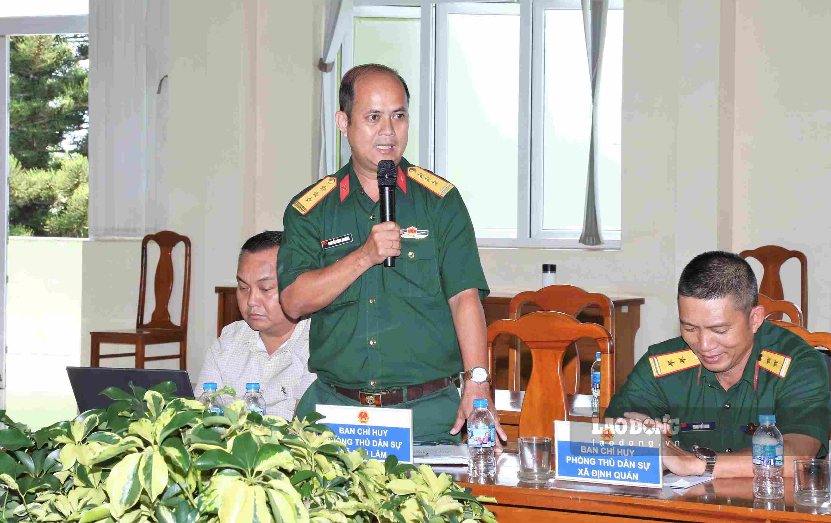 Đại diện Ban Chỉ huy phòng thủ dân sự xã Phú Lâm phát biểu tại Hội nghị. Ảnh: Ngọc Minh