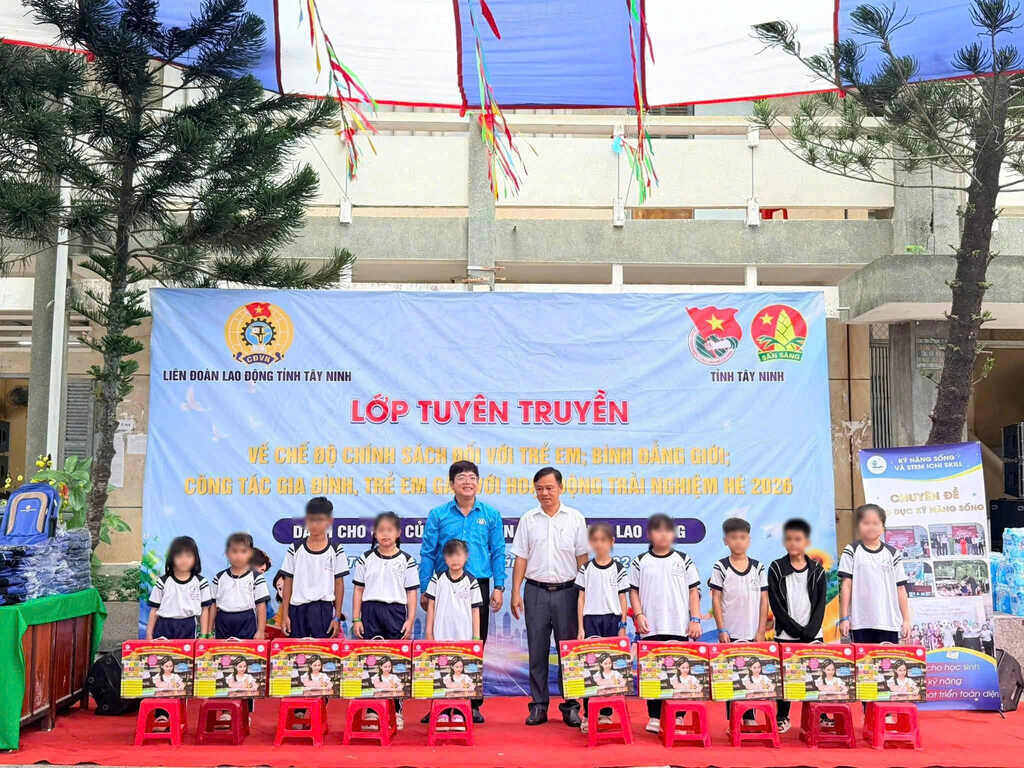8 free summer camp classes for children of workers in Tay Ninh. Photo: Tay Ninh Labor Federation