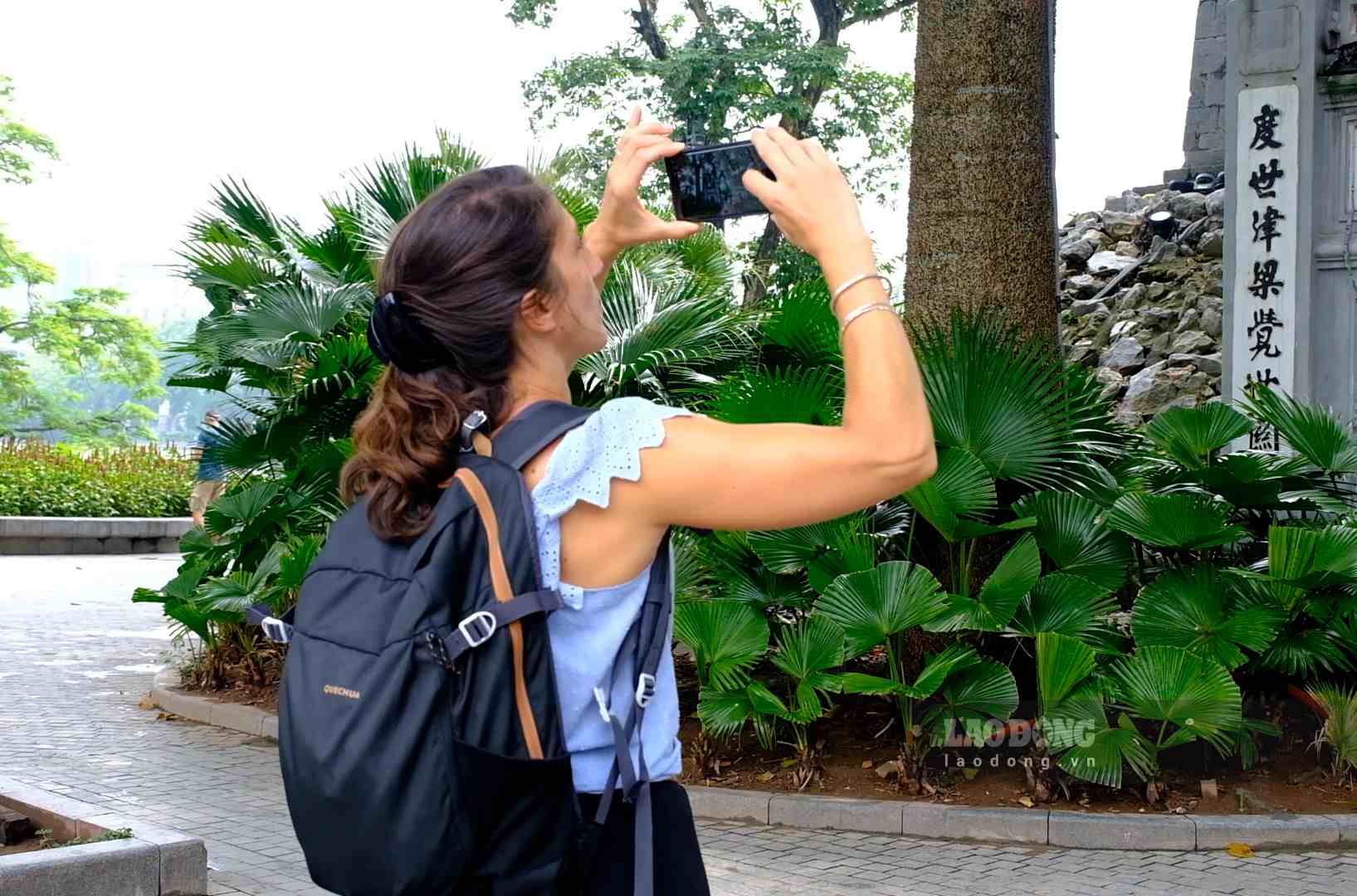 The number of international tourists to Vietnam tourism increased positively in the first 6 months of the year. Photo: Han Nghien