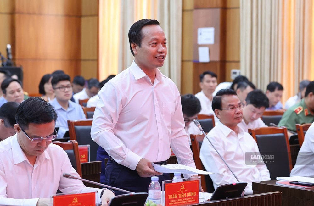 Bí thư Tỉnh ủy Điện Biên Trần Tiến Dũng phát biểu tại buổi làm việc. Ảnh: Thành An