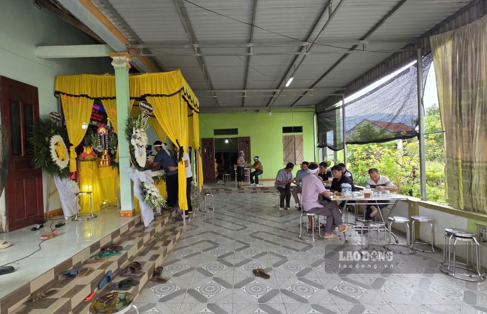 After more than half a century, martyr Nguyen Trong Cat's family found the grave and brought it back to their hometown for burial. Photo: Quach Du