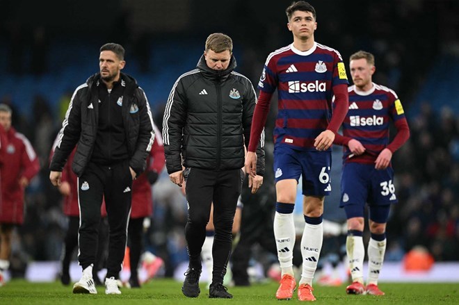 Áp lực đang bủa vây Eddie Howe. Ảnh: AFP