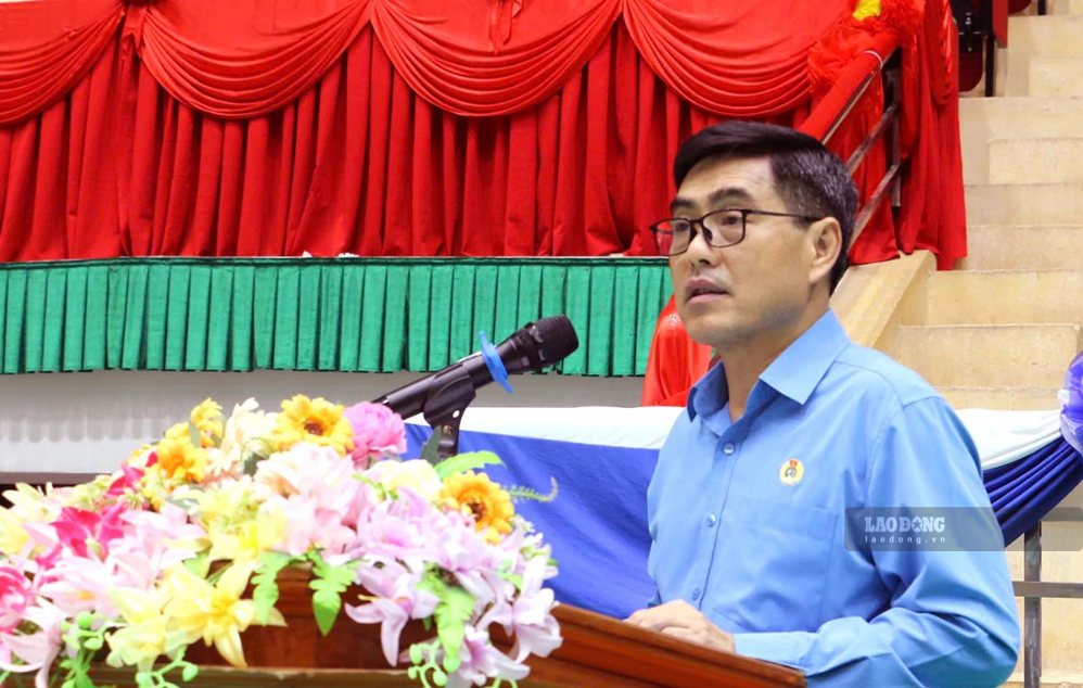 Ông Tẩn Minh Long - Phó Chủ tịch Ủy ban MTTQ Việt Nam tỉnh, Chủ tịch LĐLĐ tỉnh Điện Biên phát biểu khai mạc. Ảnh: Thanh Bình